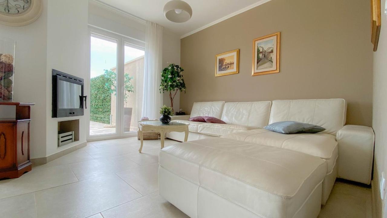 Casa Hana Bužinija Buitenkant foto